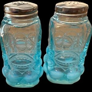 Mosser Glass Eye Winkler Pattern Salt and Pepper Shaker